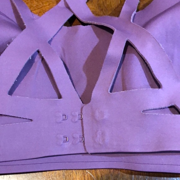 Lululemon Laser Focused Sports Bra Size 10 - Picture 6 of 9